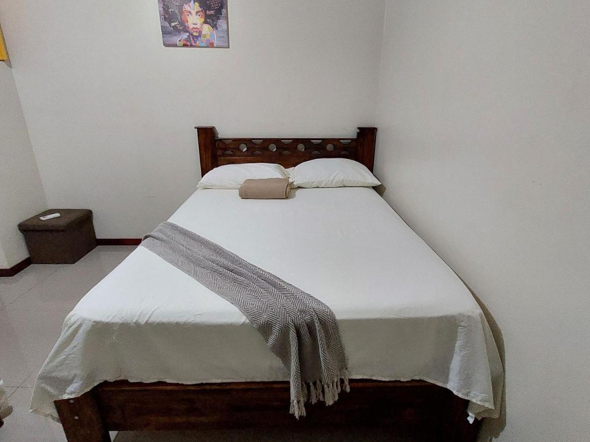 Aptos Casa Caribe, Habitaciones Privadas En Aptos Compartidos & Aptos Completos Con Auto Entrada プエルト・リモン エクステリア 写真